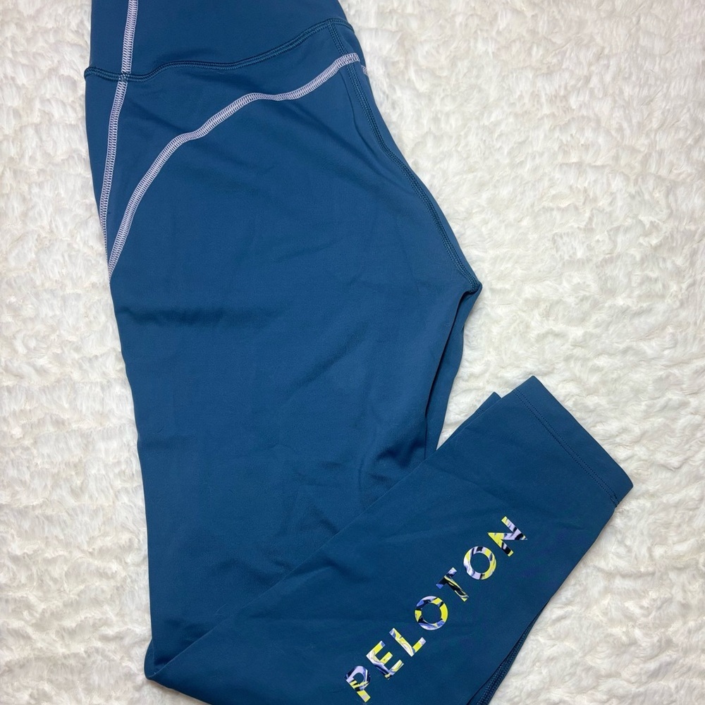 Peloton Blue Women’s cropped Leggings